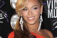 Celebrity-hairstyles-2011-mtv-video-awards-side